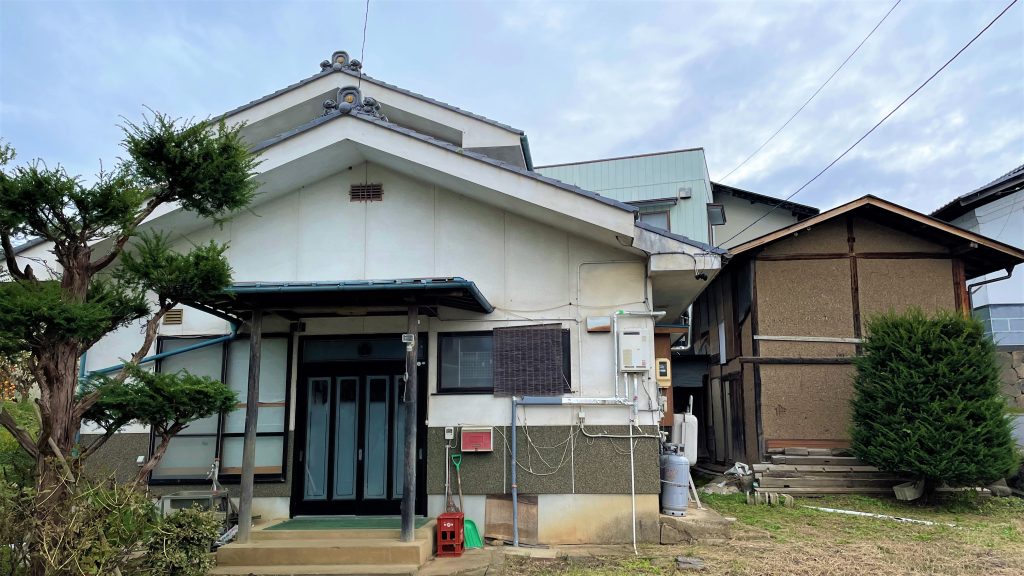 082_古い町並みが残る茂田井宿周辺の2階建て民家